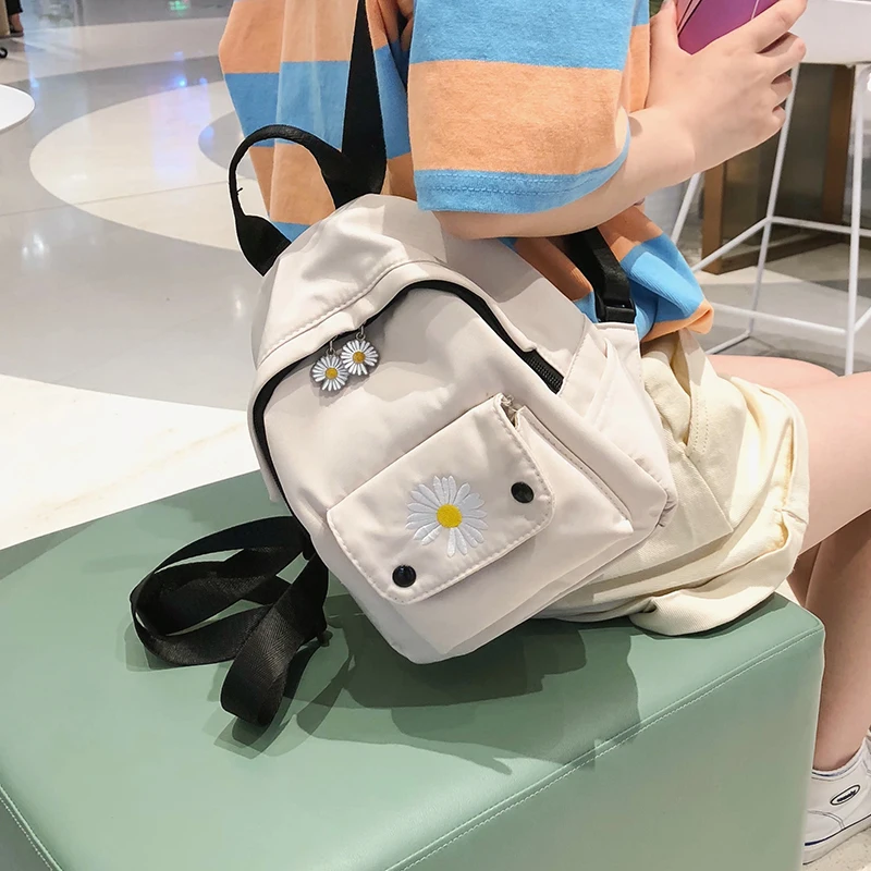 

Модный школьный ранец с вышивкой маргариток для женщин, сумка на плечо для мальчиков и девочек, маленькая сумка для книг, детский дорожный р...