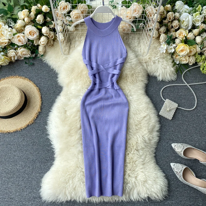 Женское трикотажное платье-свитер без рукавов черное облегающее короткое платье