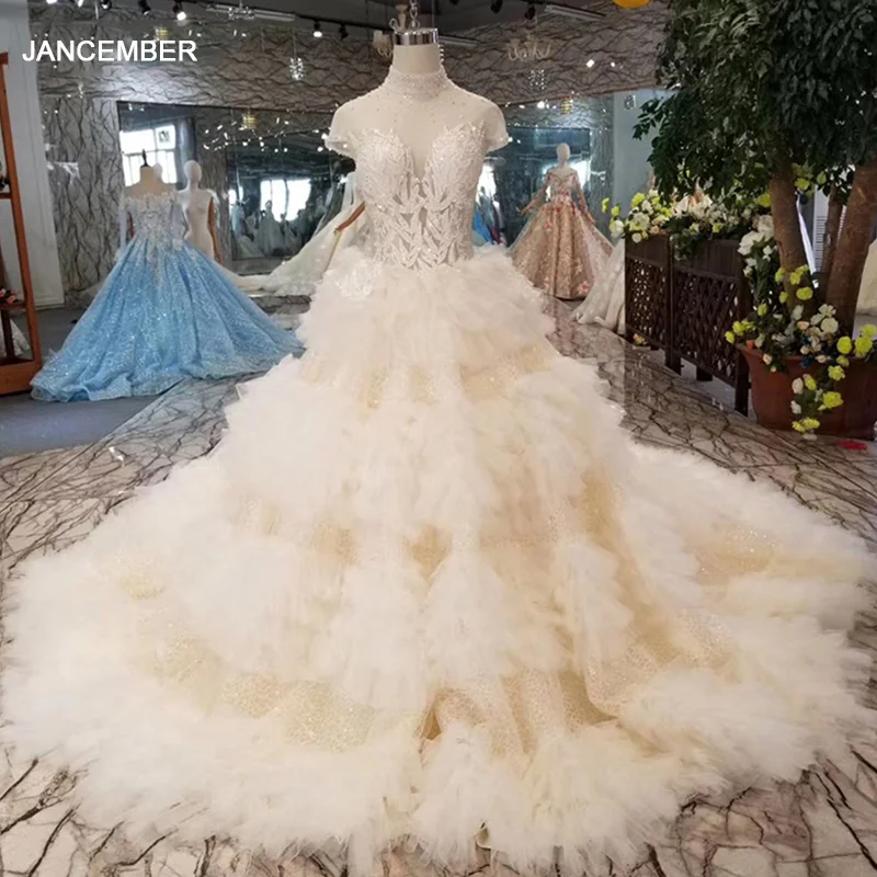 Бальное платье с оборками LSS425 свадебное высоким воротом и короткими рукавами на