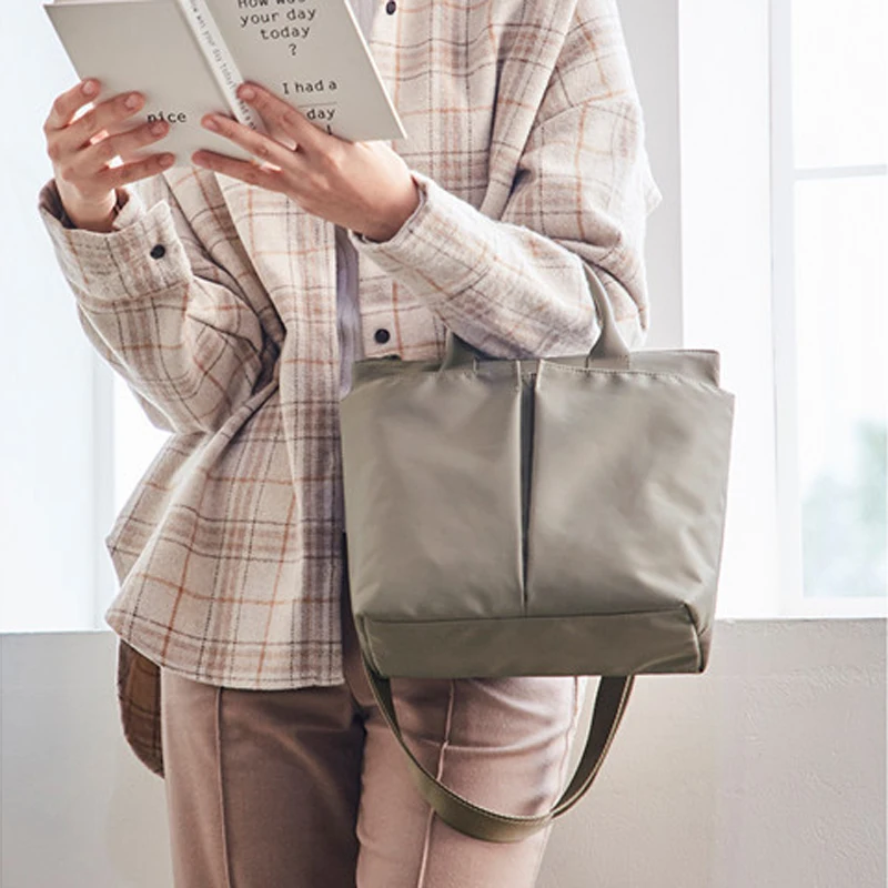 Простые вместительные дамские мессенджеры однотонные сумочки-тоуты женские