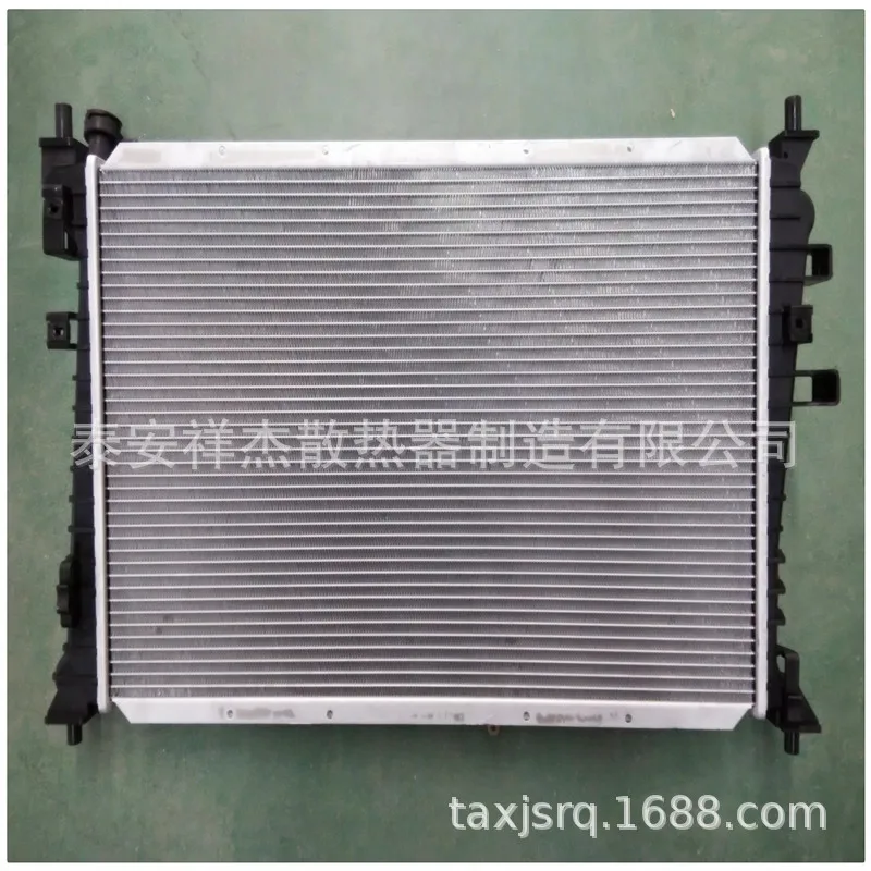 Радиатор для резервуара воды автомобильного радиатора применим к Ford Fox Explorer Mondeo