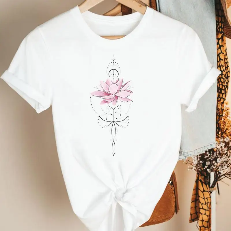 

Женская летняя футболка с коротким рукавом и цветочным принтом