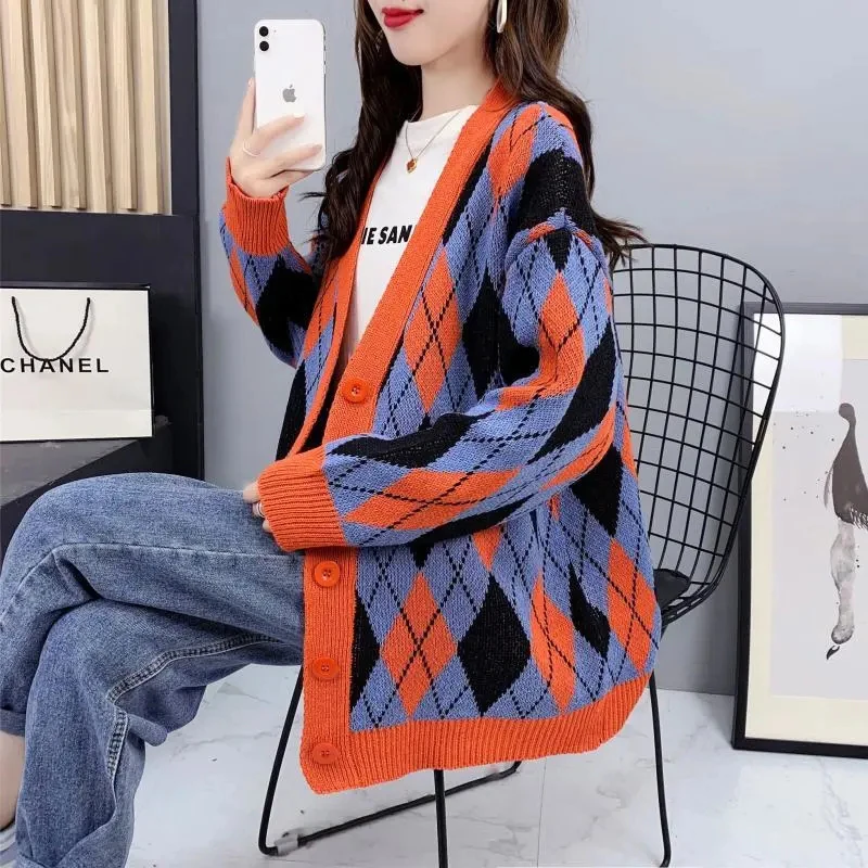 

Свитер в стиле оверсайз с V-образным вырезом и длинными рукавами