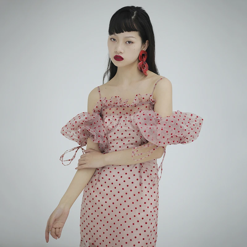 Женское винтажное платье TWOTWINSTYLE асимметричное средней длины в горошек с