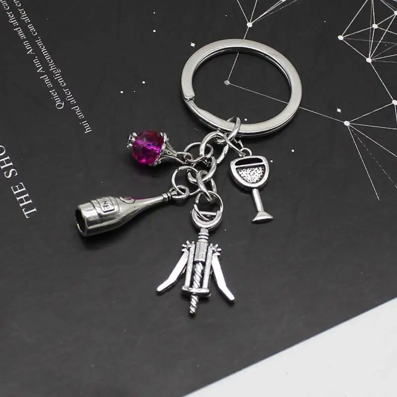 Брелок для ключей с красным бокалом |