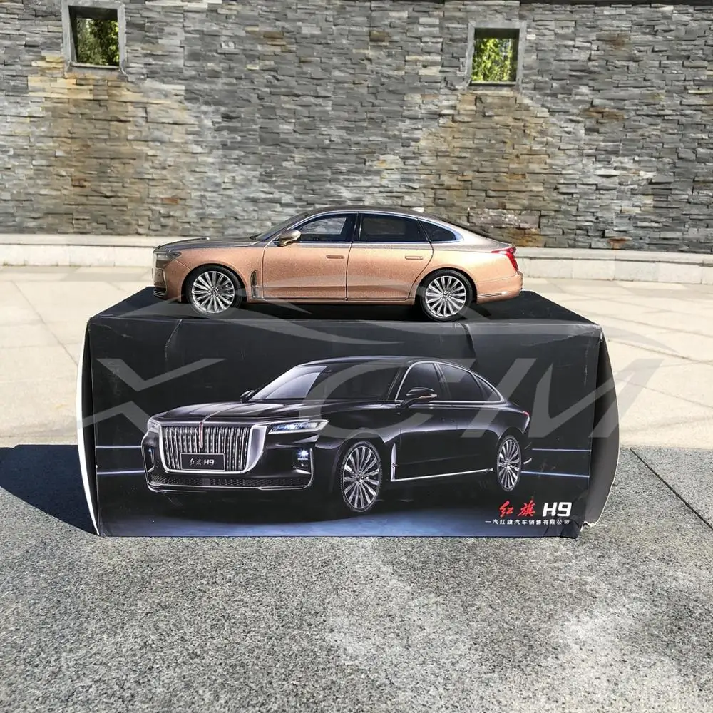 Литая модель автомобиля Hongqi H9 1:18 (коричневый/золотой) + небольшой подарок! |