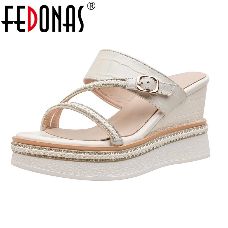 

FEDONAS/женские шлепанцы с пряжкой; Модные босоножки из натуральной кожи на платформе и высоком каблуке; Женская летняя обувь для вечеринок