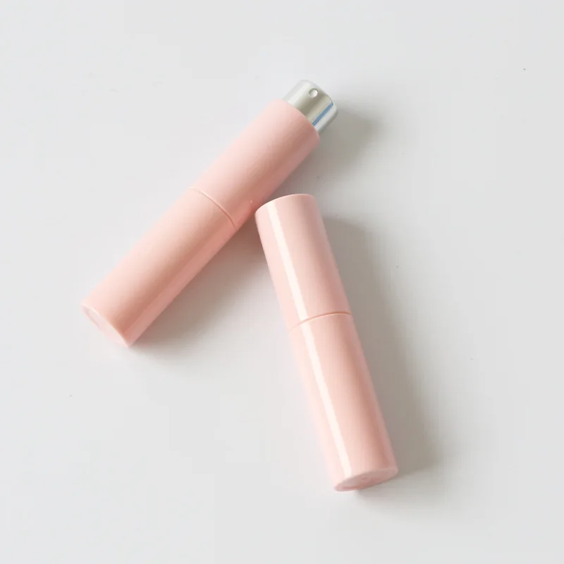 10 мл круглая вращающаяся пластиковая бутылка со спреем. Бутылки для парфюма разделяются на прочные и подлежащие переработке, удобные для путешествий.