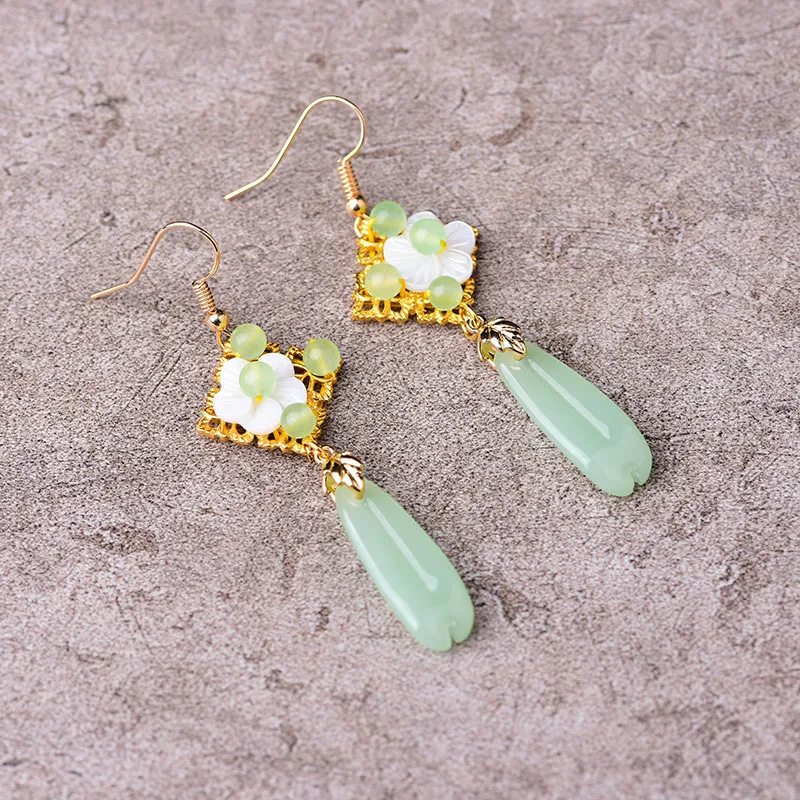 

BOEYCJR Ethnic Vintage Natural Green Stone Bead Waterdrop Shape Stone Dangle Earrings Fashion Jewelry Drop Earrings For Women