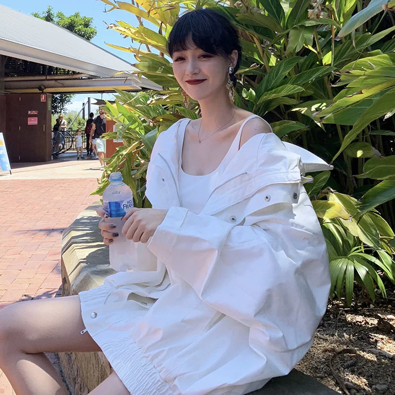 Женская ветровка с капюшоном белая Базовая куртка большого размера летняя