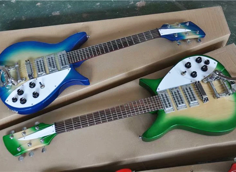 

Синяя/зеленая электрическая гитара с маленьким тремоло, длина шкалы 527 мм