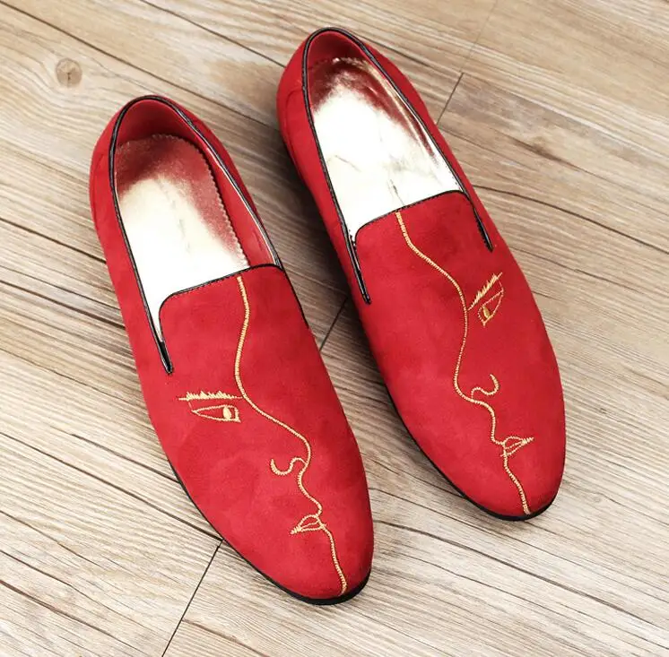 

2020 New Fashion Loafers Summer Autumn Slip on Pointed Toe Driving Shoes British Style Men Sneakers Smoking Shoes