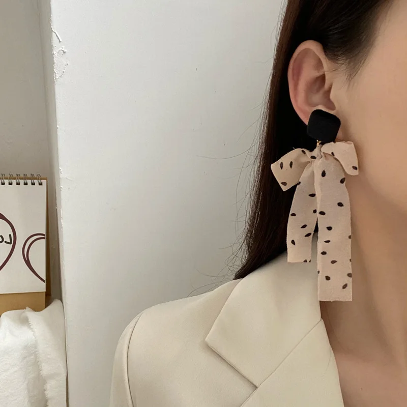 Корейские висячие серьги-подвески в горошек с бантом для женщин 2021 эффектные
