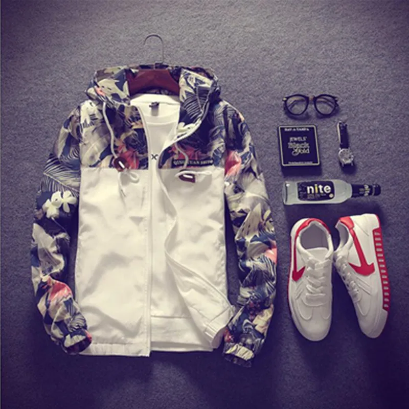 Мужская повседневная куртка-бомбер с цветочным принтом приталенная - Фото №1