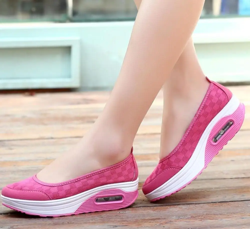 Женские легкие туфли на платформе повседневные плоской подошве удобные черные