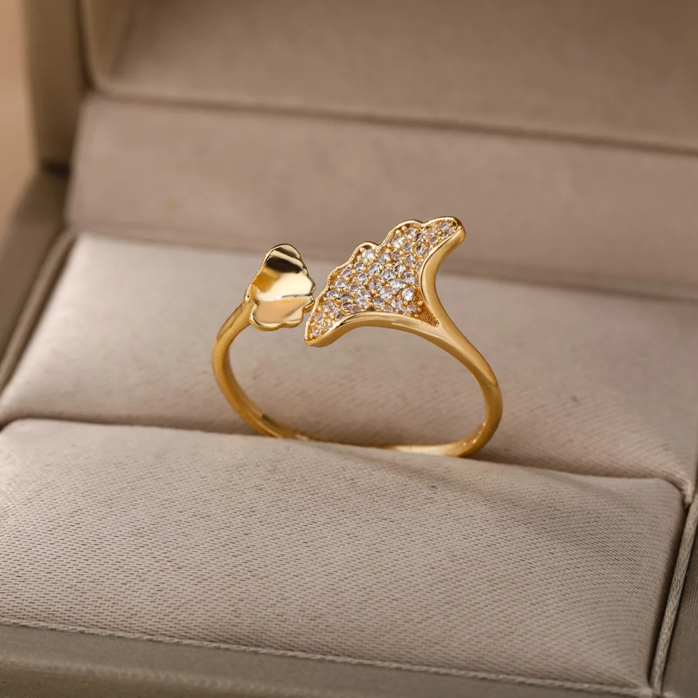 

Женское кольцо с кристаллами и микро-инкрустированными геометрическими узорами, обручальное ювелирное изделие