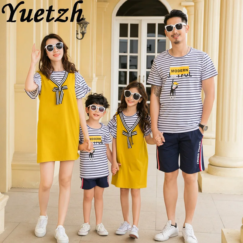 

Одинаковые комплекты для семьи Одежда для родителей и детей хлопковый спортивный костюм, одежда для путешествий футболка и шорты для альпи...