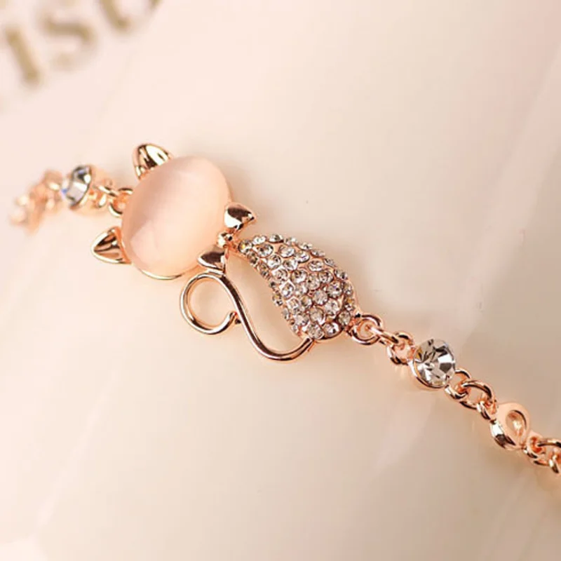 

2021 New High-end Girl and Lady Cat Bracelet, Diamond Alloy Exquisite Fashion Jewelry Bracelet Wholesale Bracelets for Women