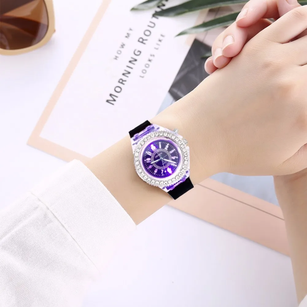 Силиконовые светодиодная светящаяся вспышка часы модные женские наручные для