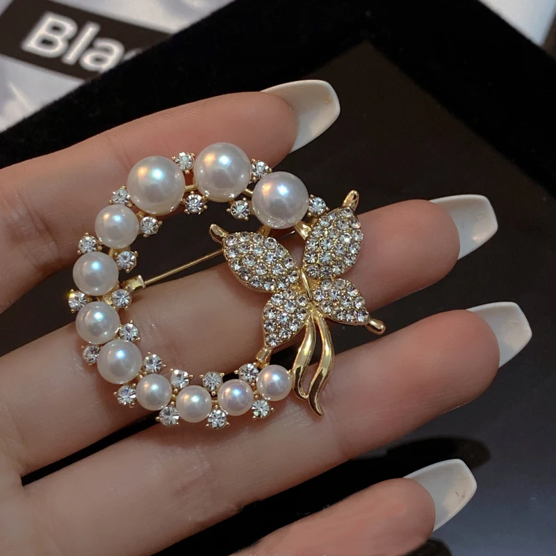 

2021 New Exquisite Pearl Rhinestone Butterfly Crystal Brooches for Women Wedding Bridal Baroque Elegant Brooch Sweater Jewelry