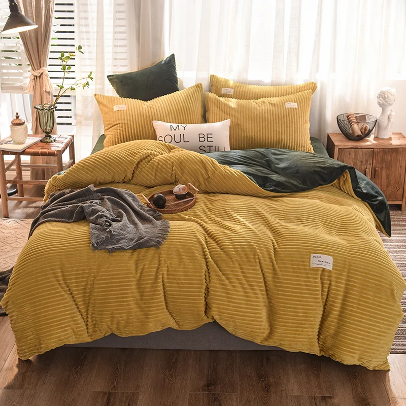 Зимний комплект постельного белья Теплый Бархатный с пододеяльником полосатый