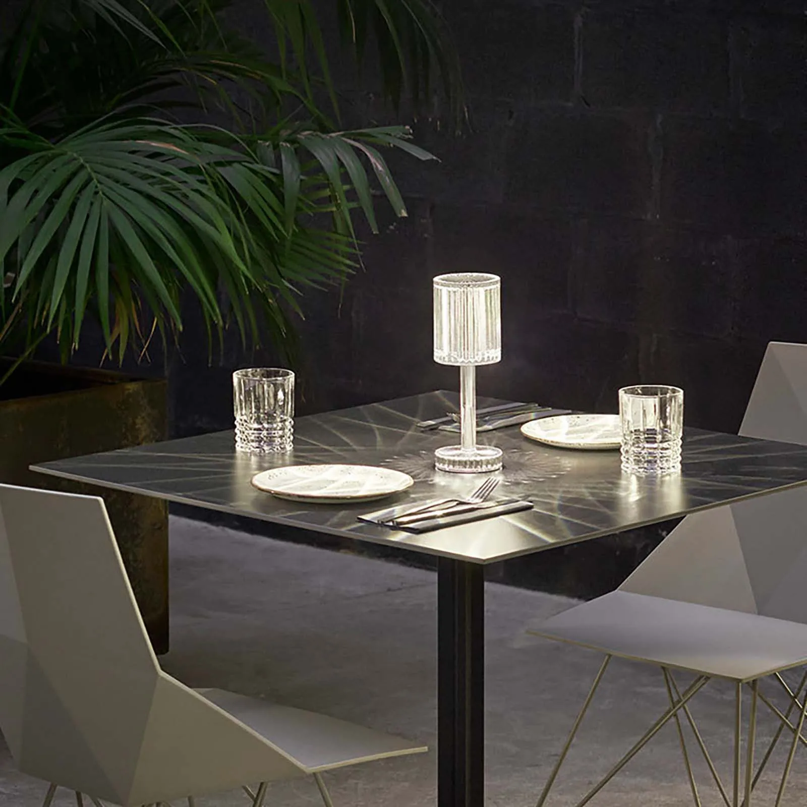 

Acrylic Table Lamp Touch Lamp Decorative Modern Lamp with Led Charging Port Elegant Beautiful Nightstand Lamp for Bedroom Bar