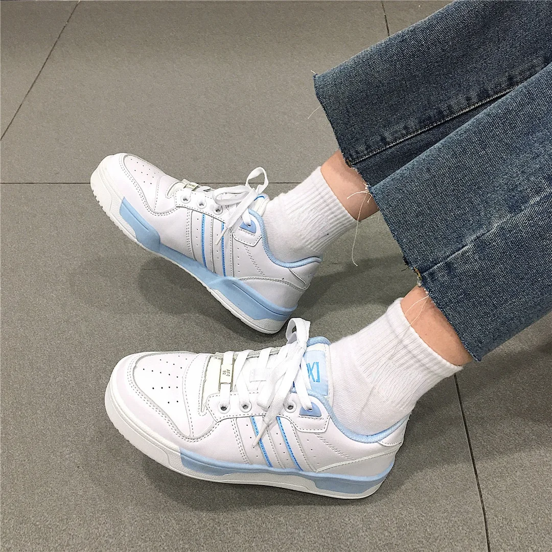 

Кроссовки женские сетчатые на шнуровке, люксовые легкие спортивные туфли, отражающие дизайнерские, повседневная обувь для бега