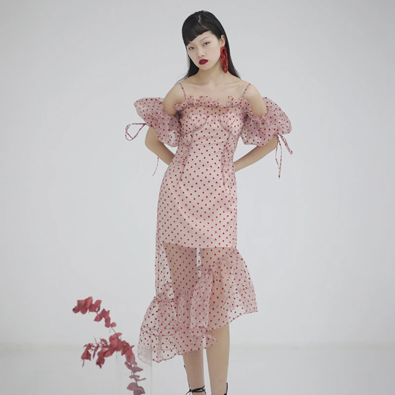 Женское винтажное платье TWOTWINSTYLE асимметричное средней длины в горошек с