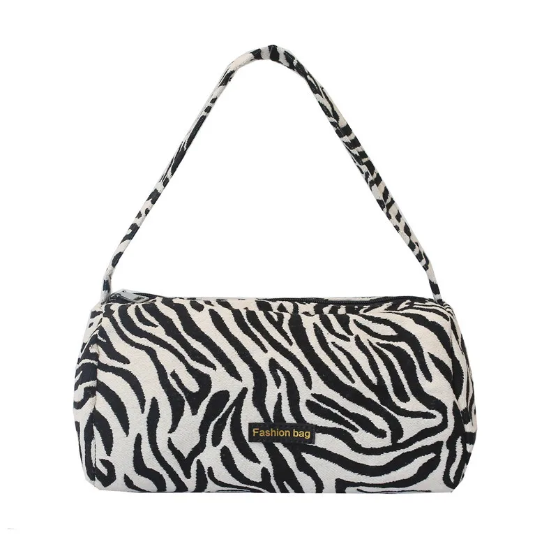 

2020 the new European retro niche designs contrast color underarm bags with personalized folds and portable shoulder bags