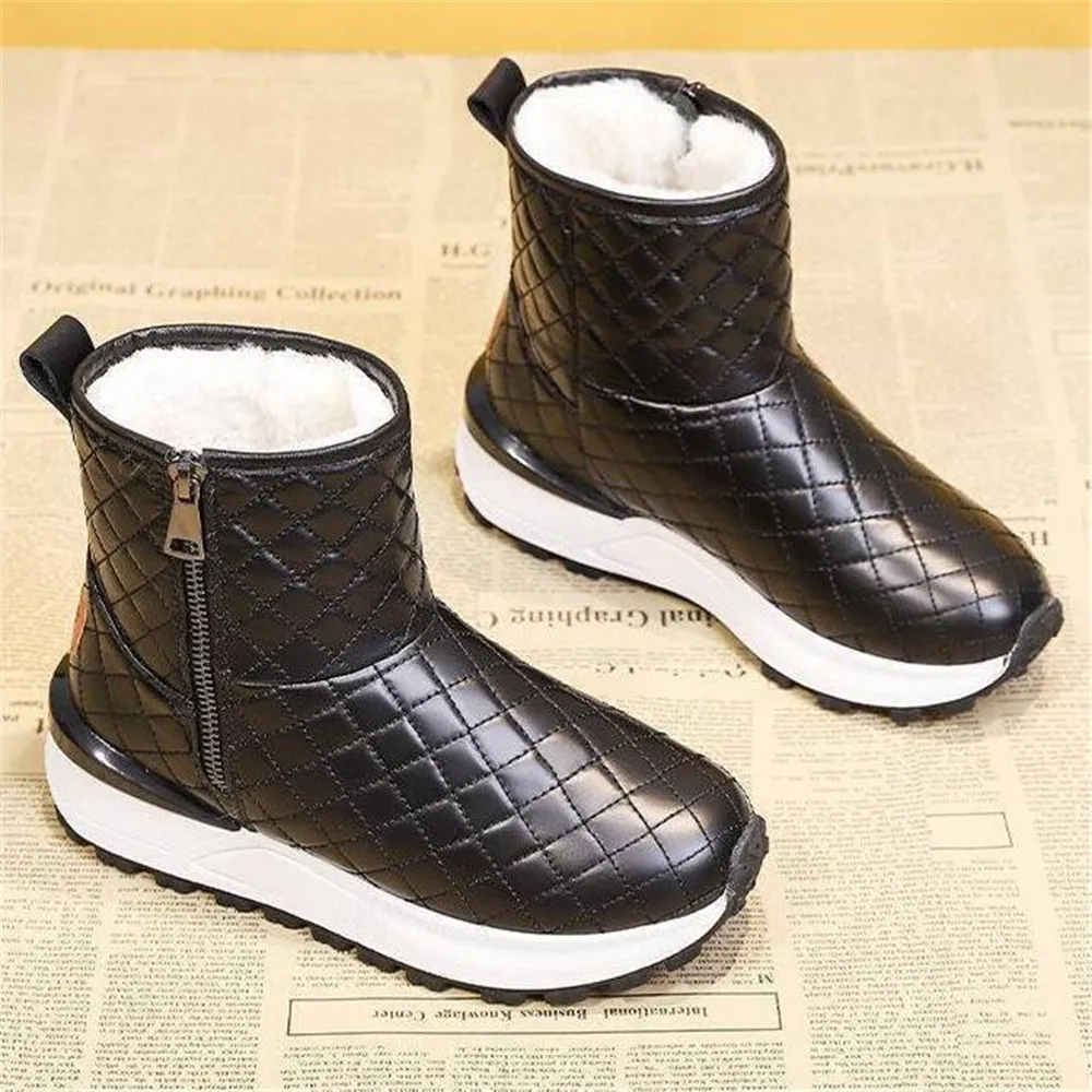 Thick Soled Snow Booties Women's Winter New Plush High Top Cotton Shoes Ladies Leather Waterproof Side Zipper Warm Ankle Boots