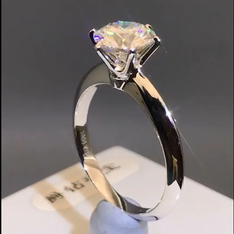 Кольцо женское из белого золота 18 карат с бриллиантом 1 | Украшения и аксессуары