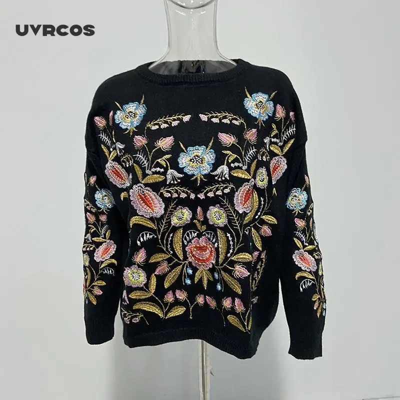 

UVRCOS 2020 Round Collar Flowers Embroidery Top Loose Korean autumn autumn Long Sleeve Woman's New Fashion Sweater
