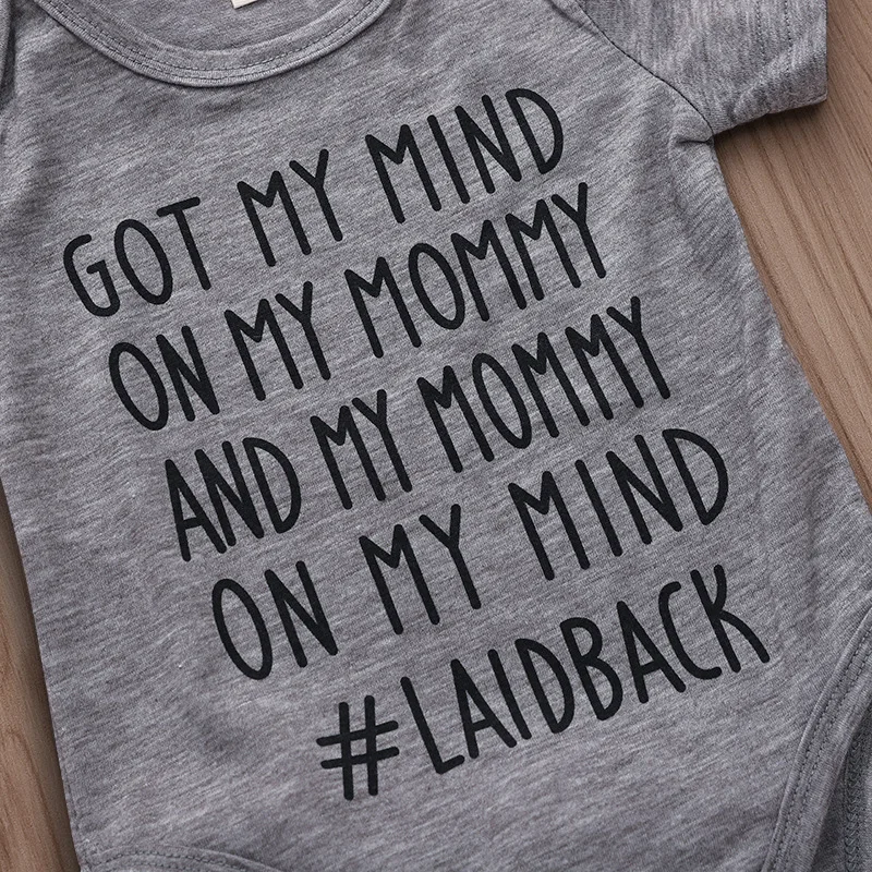 Got My Mind On Mommy Забавный хлопковый серый боди с буквенным принтом для маленьких
