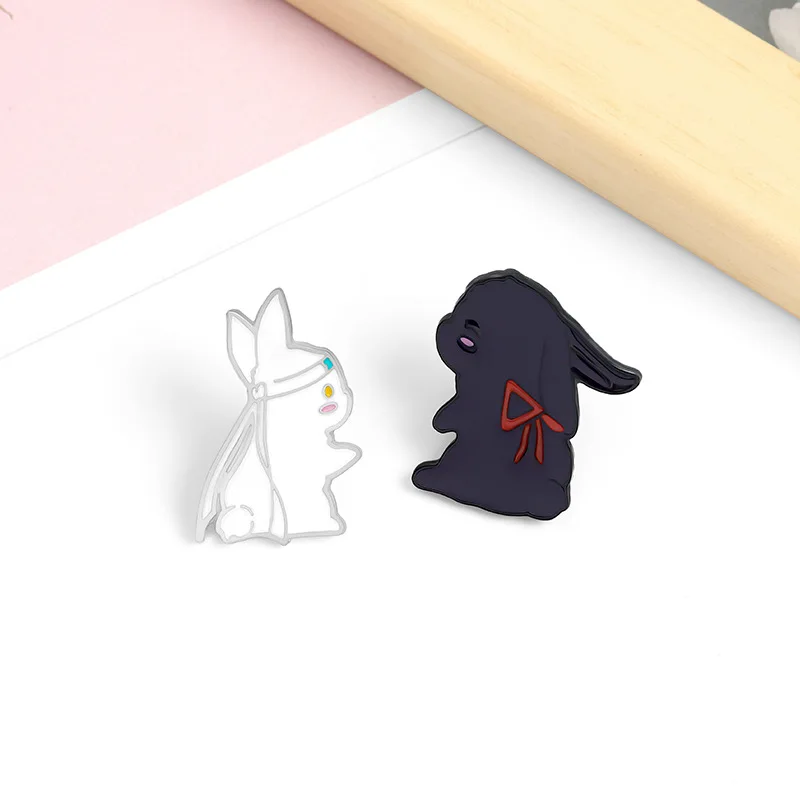 Творчески пара значок мультфильм милый Черный и белый кролик металлическая
