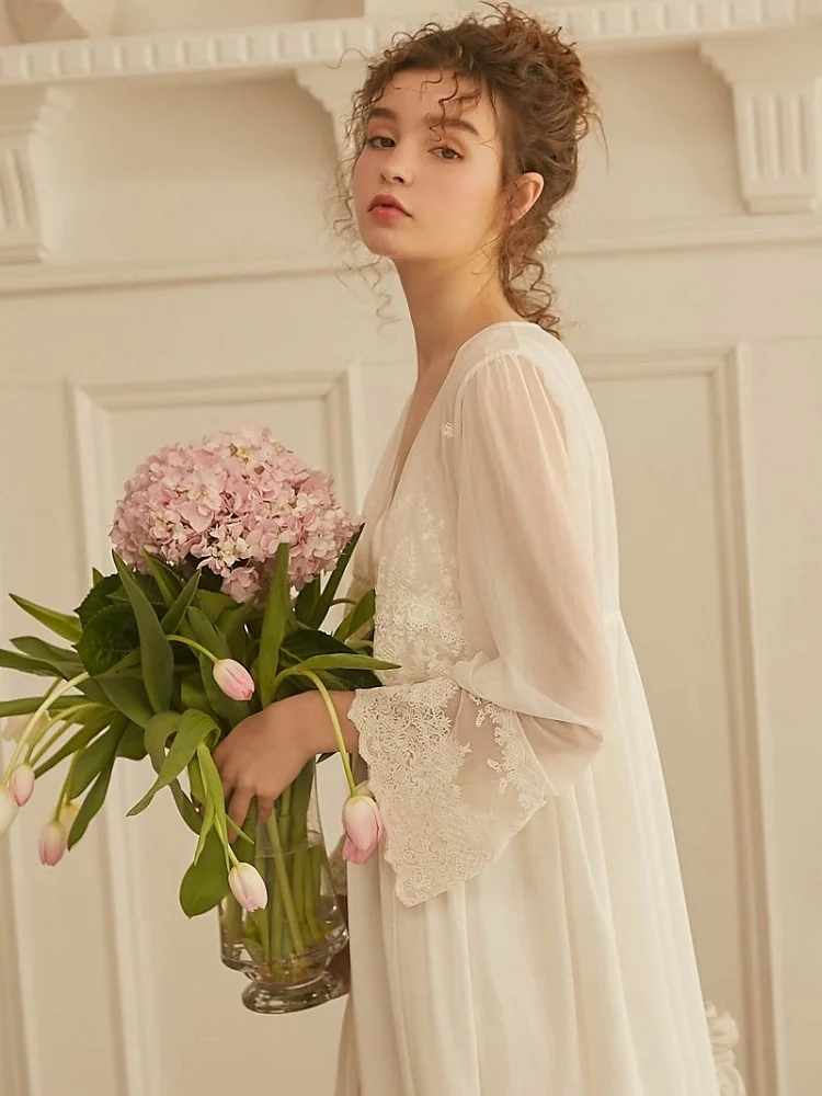 

Spring Summer 2 Pieces Women's Robe Sets Long Sleeve Royal Roupas De Dormir Femininas White Embroidered Lace Sexy Sleepshirts