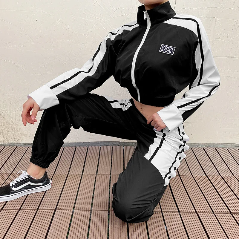 Полосатая укороченная куртка с вышитым буквенным принтом в стиле пэчворк