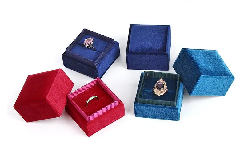 Оптовая продажа упаковочная коробка для ювелирных изделий в бархатном квадрате