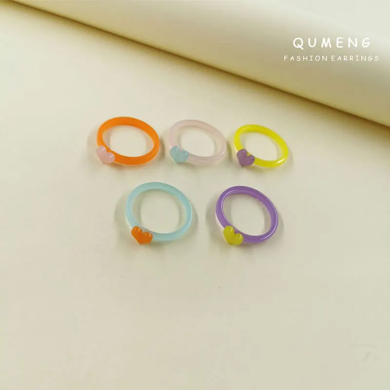 

QUMENG 2021 оригинальный дизайн простой; Симпатичные тапочки с узором в виде сердца красочные светящиеся в темноте акриловое кольцо набор «Гладиатор» с ремешками вечерние подарок для детей, ювелирные изделия