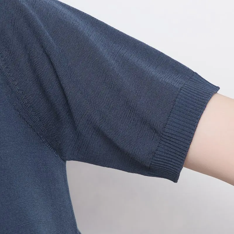 

Short sleeve T-shirt women's 2020 summer new ice silk top V-neck loose large size versatile middle aged mom's thin T-shirt