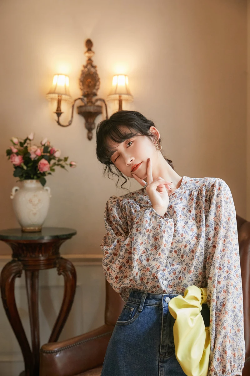 

COIGARSAM Full Sleeve Shirt Womens tops Floral Print Thin Women shirts Design And Color 8965