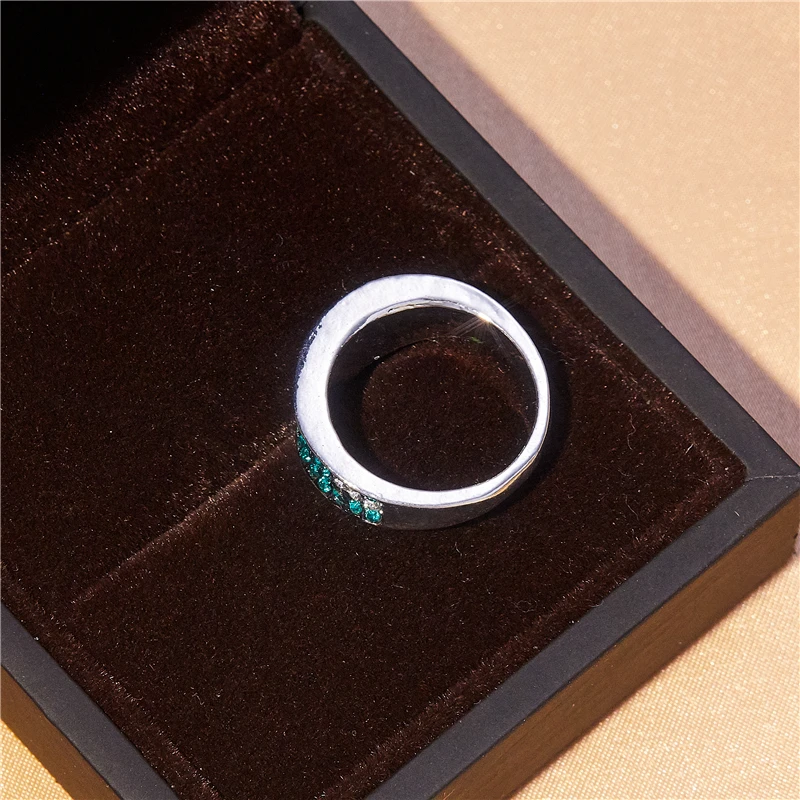 

Fashion Classic Geometric Luxury Green Zircon Women Engagement Ring Wedding Prom Party Jewelry Valentine's Day Gift Wholesale