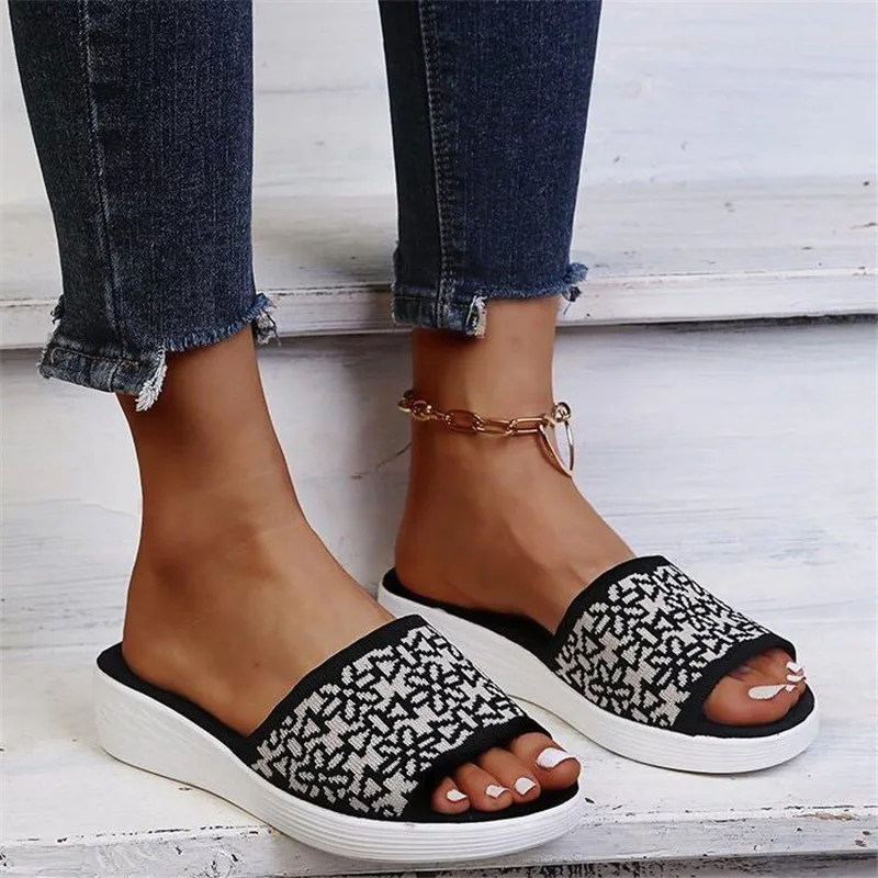 

Simple fashionable graffiti plus size slides women's 2021 summer new platform slippers womens fashion casual shoes women sandals