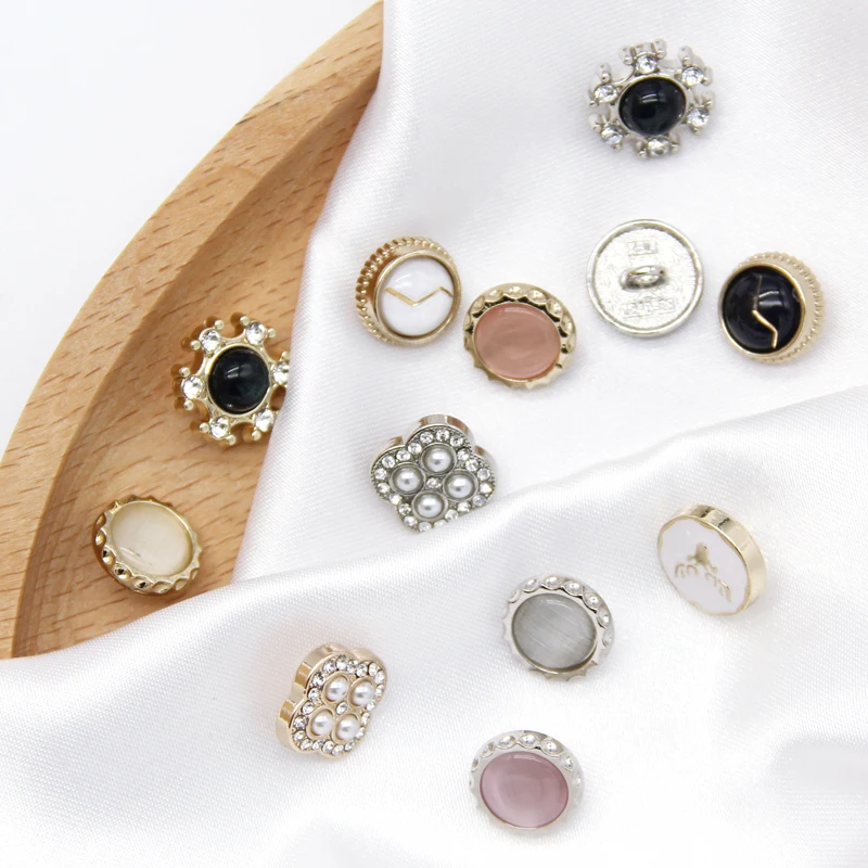 

6pcs Vintage Flower Golden Metal Shirt Buttons For Clothing Women Dress Coat Decorations Sewing Accessories Quality Wholesale