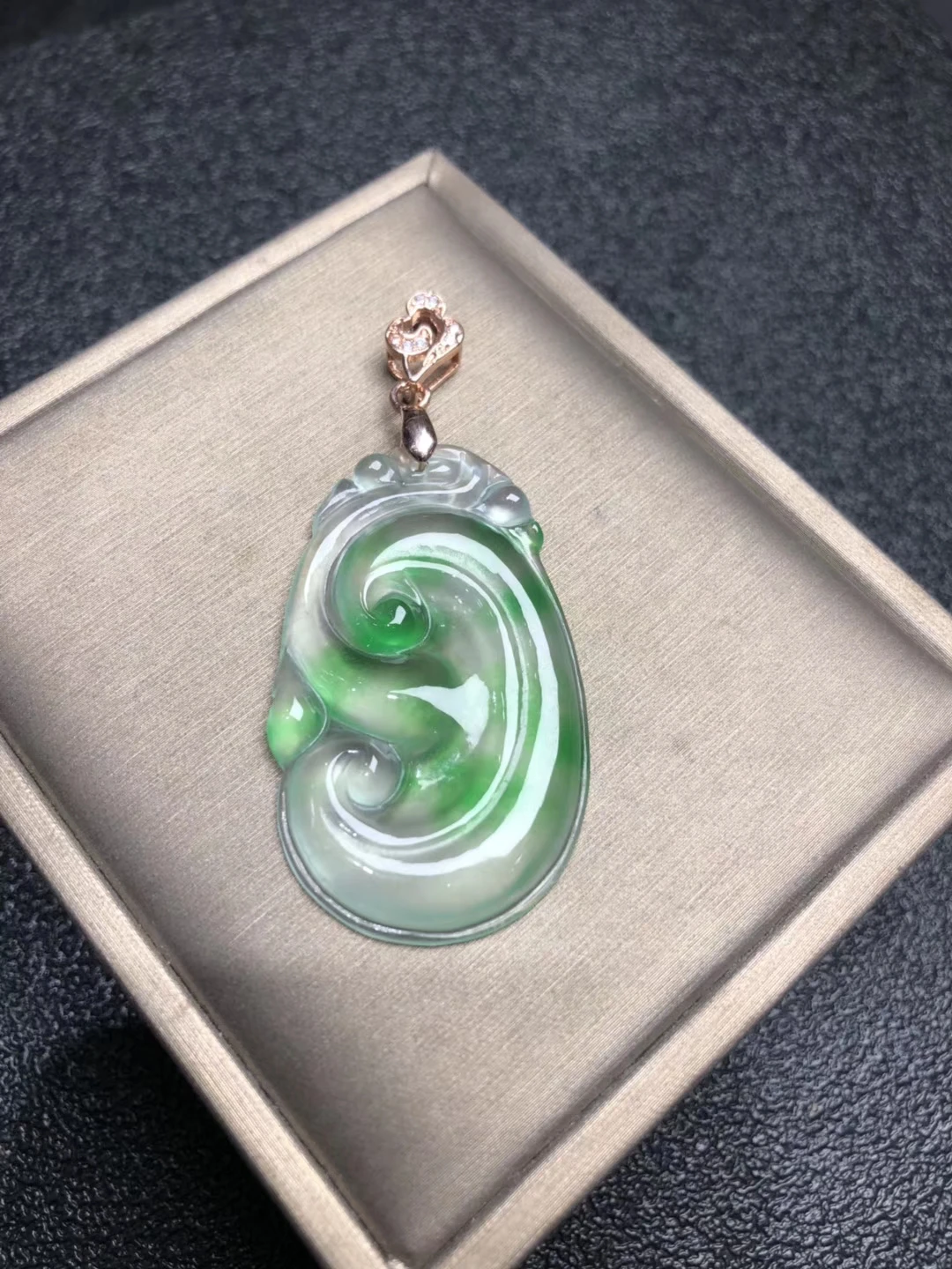 Только одна! Из натурального прозрачного камня жадеит нефрит ruyi кулон ожерелье