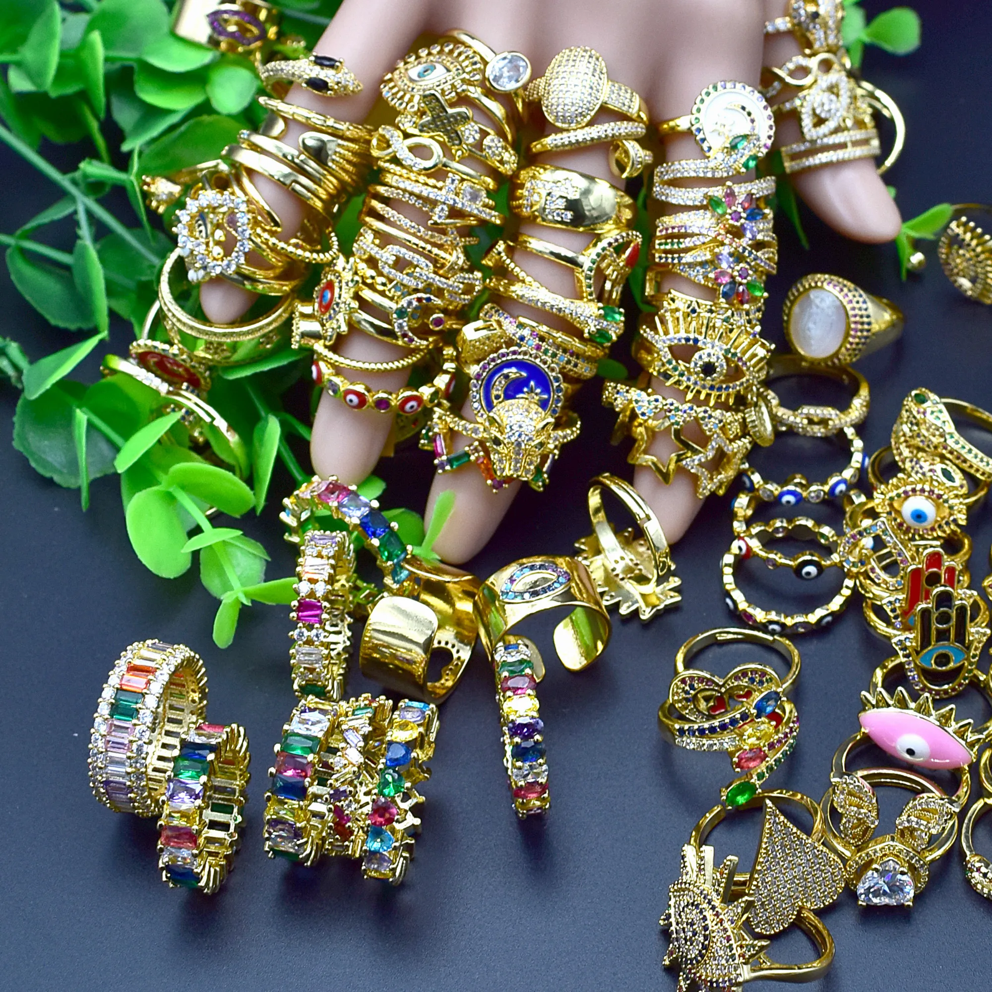 Женское кольцо с фианитом золотистое простое классическое обручальное