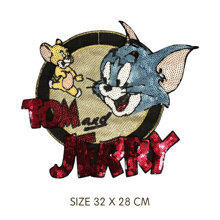 Нашивка с милым рисунком кошки и мышки нанесенная на одежду подходит как для