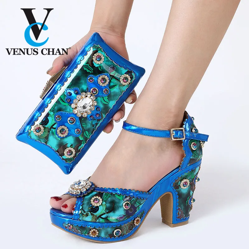 Новый модный праздничный комплект из итальянских туфель и сумочки золотистого