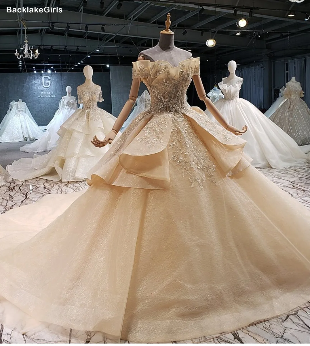 Дешевое свадебное платье с открытыми плечами Милая Аппликация из бисера