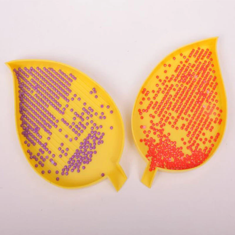 

Embroidery Accessories Point Drill Plate Diamond Painting Tools Leaf-shaped Point Drill Plate Mini Tool Box PP Durable