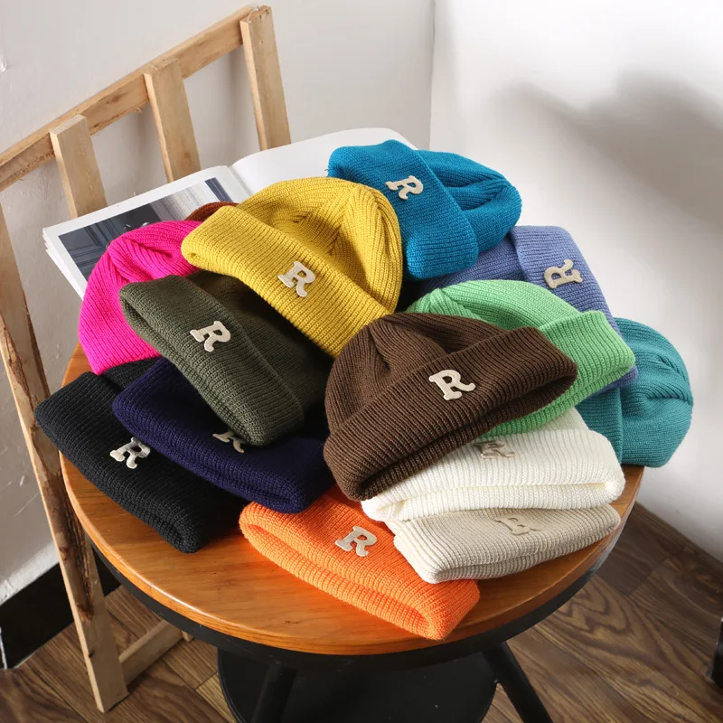 

Knitted Hat Women‘s Men Fashion Hats Letter R Skullies Beanies Curled Woolen New Hip-hop Knitted Cap Warm Skullies Beanies -40
